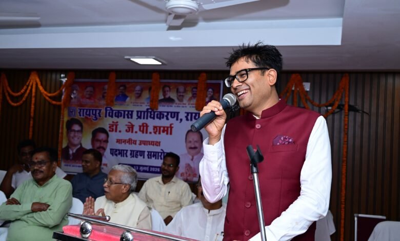 रायपुर विकास प्राधिकरण के नए उपाध्यक्ष डॉ. जय प्रकाश शर्मा ने संभाला पदभार
