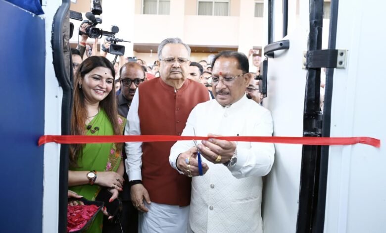 मुख्यमंत्री श्री विष्णुदेव साय और विधानसभा अध्यक्ष डॉ. रमन सिंह ने ‘भावना दीदी की साइंस पाठशाला’ को दिखाई हरी झंडी मुख्यमंत्री श्री विष्णुदेव साय और विधानसभा अध्यक्ष डॉ. रमन सिंह ने ‘भावना दीदी की साइंस पाठशाला’ को दिखाई हरी झंडी