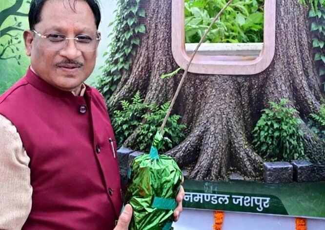आज लगाया गया हर पौधा आने वाली पीढ़ियों के सुरक्षित भविष्य का आधार बनेगा : मुख्यमंत्री श्री विष्णुदेव साय