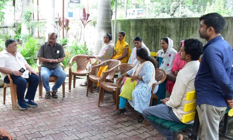 जनदर्शन में पर्यटन एवं संस्कृति मंत्री श्री राजेश अग्रवाल ने सुनीं लोगों की समस्याएं, त्वरित समाधान के दिए निर्देश जनदर्शन में पर्यटन एवं संस्कृति मंत्री श्री राजेश अग्रवाल ने सुनीं लोगों की समस्याएं, त्वरित समाधान के दिए निर्देश