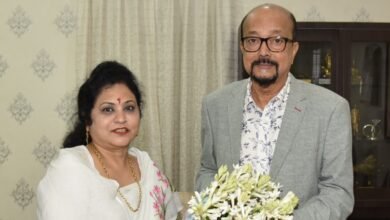 राज्यपाल श्री डेका से महिला आयोग की अध्यक्ष ने भेंट की