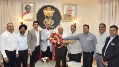 राज्यपाल श्री डेका से निजी विश्वविद्यालयों के पदाधिकारियों ने की भेंट राज्यपाल श्री डेका से निजी विश्वविद्यालयों के पदाधिकारियों ने की भेंट