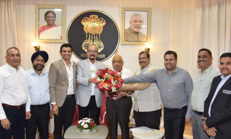 राज्यपाल श्री डेका से निजी विश्वविद्यालयों के पदाधिकारियों ने की भेंट राज्यपाल श्री डेका से निजी विश्वविद्यालयों के पदाधिकारियों ने की भेंट
