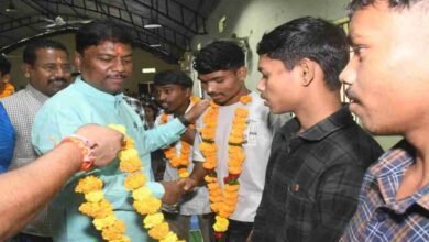 छू लो आसमान के सफल विद्यार्थियों का वन मंत्री श्री केदार कश्यप ने किया सम्मान