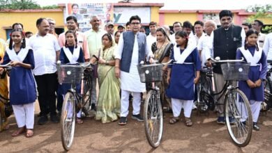 विकास का कोई विकल्प नहीं: मंत्री श्री टंक राम वर्मा विकास का कोई विकल्प नहीं: मंत्री श्री टंक राम वर्मा