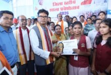 जिला स्तरीय शाला प्रवेशोत्सव में नवप्रवेशी विद्यार्थियों का आत्मीय स्वागत