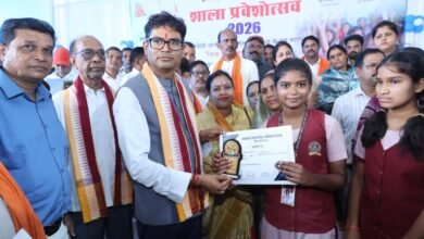 जिला स्तरीय शाला प्रवेशोत्सव में नवप्रवेशी विद्यार्थियों का आत्मीय स्वागत