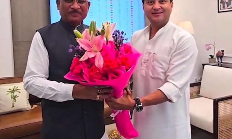 छत्तीसगढ़ के दूरस्थ क्षेत्रों को मिलेगी मजबूत डिजिटल पहचान, 2,305 नए मोबाइल टावरों के लिए मुख्यमंत्री श्री विष्णु देव साय ने केंद्र से मांगी मंजूरी