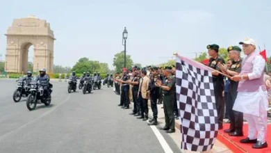 रक्षा मंत्री ने राष्ट्रीय समर स्मारक से कारगिल युद्ध स्मारक तक मोटरसाइकिल यात्रा को हरी झंडी दिखाकर किया रवाना रक्षा मंत्री ने राष्ट्रीय समर स्मारक से कारगिल युद्ध स्मारक तक मोटरसाइकिल यात्रा को हरी झंडी दिखाकर किया रवाना