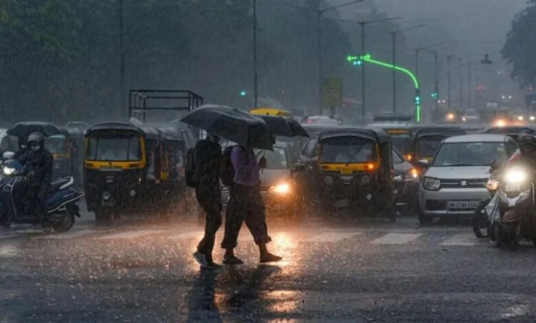 छत्तीसगढ़ में मानसूनी बारिश की रफ़्तार तेज़: रायपुर में छाए बादल, उत्तरी इलाकों में अतिभारी बारिश के आसार छत्तीसगढ़ में मानसूनी बारिश की रफ़्तार तेज़: रायपुर में छाए बादल, उत्तरी इलाकों में अतिभारी बारिश के आसार