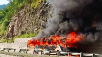 अमरनाथ यात्रियों से भरी बस में भीषण आग, बड़ा हादसा टला अमरनाथ यात्रियों से भरी बस में भीषण आग, बड़ा हादसा टला
