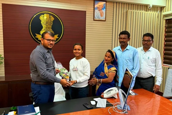 नक्सल प्रभावित रहे सुकमा से खेल प्रतिभा की नई उड़ान, शैली गुप्ता ने अंतरराष्ट्रीय मत्सोगी-डो चैंपियनशिप में जीता स्वर्ण पदक नक्सल प्रभावित रहे सुकमा से खेल प्रतिभा की नई उड़ान, शैली गुप्ता ने अंतरराष्ट्रीय मत्सोगी-डो चैंपियनशिप में जीता स्वर्ण पदक