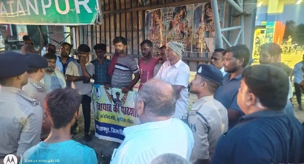 ट्रैफिक की लगी पाठशाला, दी गई हिदायत ट्रैफिक की लगी पाठशाला, दी गई हिदायत