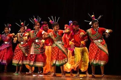 लोकगीत-लोकनृत्य, गेड़ी-बिल्लस जैसे पारंपरिक खेल और छत्तीसगढ़ी व्यंजनों से मुख्यमंत्री निवास में उतरा गांव का रंग लोकगीत-लोकनृत्य, गेड़ी-बिल्लस जैसे पारंपरिक खेल और छत्तीसगढ़ी व्यंजनों से मुख्यमंत्री निवास में उतरा गांव का रंग