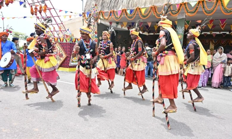 छत्तीसगढ़ के पहले पर्व हरेली पर मुख्यमंत्री निवास में सजी लोक संस्कृति की जीवंत झांकी छत्तीसगढ़ के पहले पर्व हरेली पर मुख्यमंत्री निवास में सजी लोक संस्कृति की जीवंत झांकी