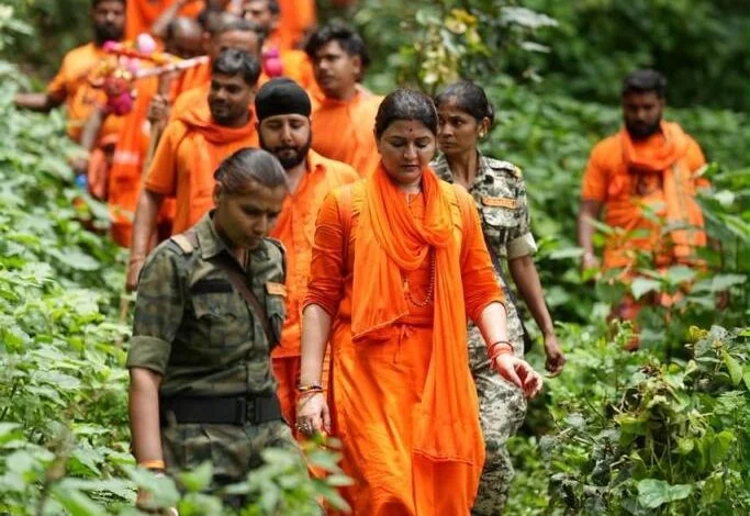 नदी, पहाड़ और जंगल पार करते हुए नई ऊर्जा के साथ आगे बढ़ रही भावना की कांवड़ पदयात्रा
