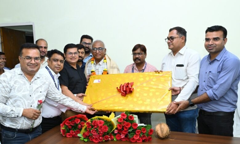 जनसंपर्क संचालनालय के सहायक ग्रेड-03 श्री गुलजारी लाल तम्बोली को सेवानिवृत्ति पर दी गई भावभीनी विदाई जनसंपर्क संचालनालय के सहायक ग्रेड-03 श्री गुलजारी लाल तम्बोली को सेवानिवृत्ति पर दी गई भावभीनी विदाई