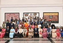 राष्ट्रपति ने जमीनी स्तर के नवाचारकर्ताओं के समूह से किया संवाद