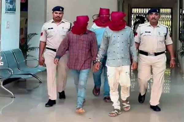 फर्जी ट्रेडिंग ऐप-कॉल सेंटर का भंडाफोड़, भारी मुनाफे का लालच देकर साइबर ठगी
