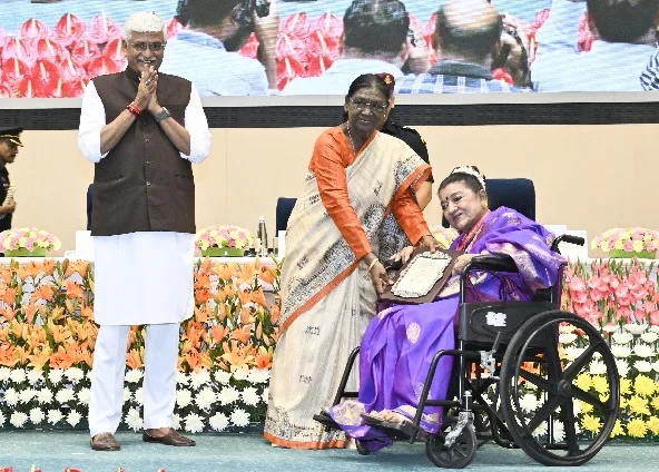 राष्ट्रपति ने संगीत नाटक अकादमी फेलोशिप और संगीत नाटक अकादमी पुरस्कार किए प्रदान