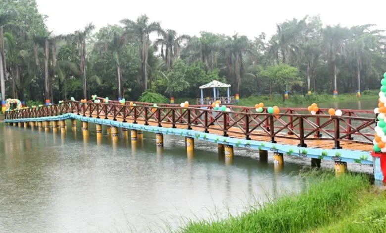 बिलासा ताल में बना आकर्षक वुडन ब्रिज, पर्यटन सुविधाओं को मिला नया आयाम