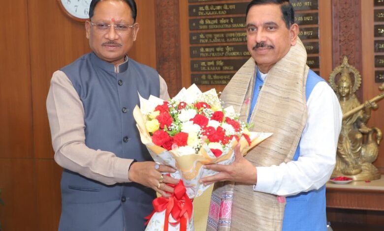 5 लाख मीट्रिक टन चावल के शीघ्र उठाव की पहल, मुख्यमंत्री विष्णुदेव साय ने केंद्रीय मंत्री से पर्याप्त रेलवे रैक उपलब्ध कराने का किया आग्रह 5 लाख मीट्रिक टन चावल के शीघ्र उठाव की पहल, मुख्यमंत्री विष्णुदेव साय ने केंद्रीय मंत्री से पर्याप्त रेलवे रैक उपलब्ध कराने का किया आग्रह