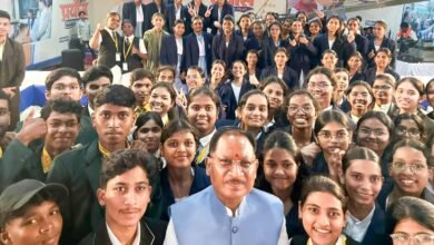 मुख्यमंत्री श्री विष्णु देव साय ने प्रयास आवासीय विद्यालय के नीट क्वालीफाई विद्यार्थियों से किया प्रेरक संवाद मुख्यमंत्री श्री विष्णु देव साय ने प्रयास आवासीय विद्यालय के नीट क्वालीफाई विद्यार्थियों से किया प्रेरक संवाद