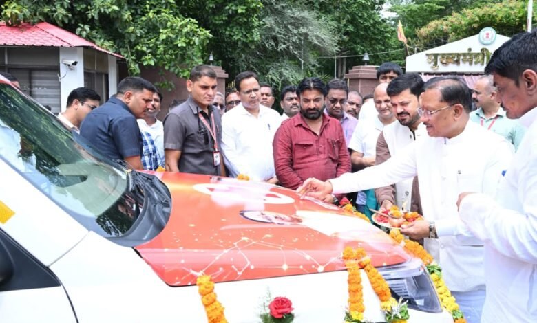 मुख्यमंत्री श्री विष्णु देव साय ने धरसींवा विधानसभा को दी निःशुल्क एम्बुलेंस की सौगात