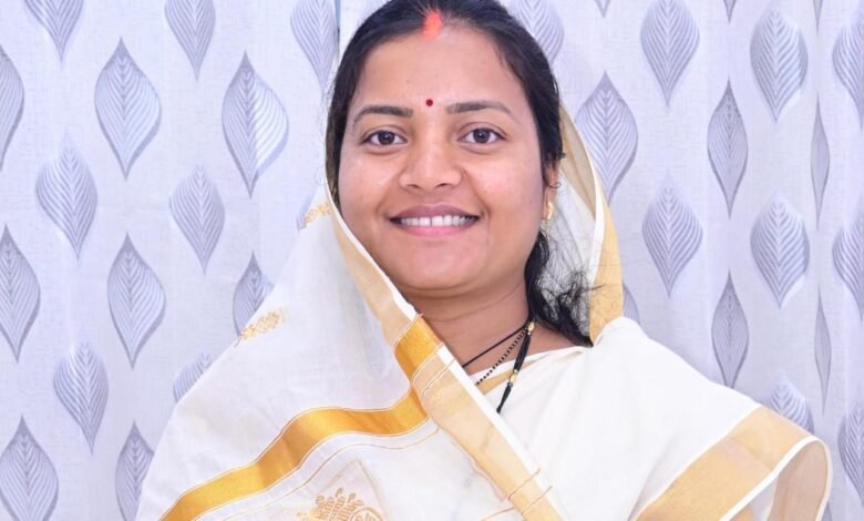 मंत्री श्रीमती लक्ष्मी राजवाड़े के प्रयासों से 97 गांवों में होगा विद्युत विस्तार मंत्री श्रीमती लक्ष्मी राजवाड़े के प्रयासों से 97 गांवों में होगा विद्युत विस्तार