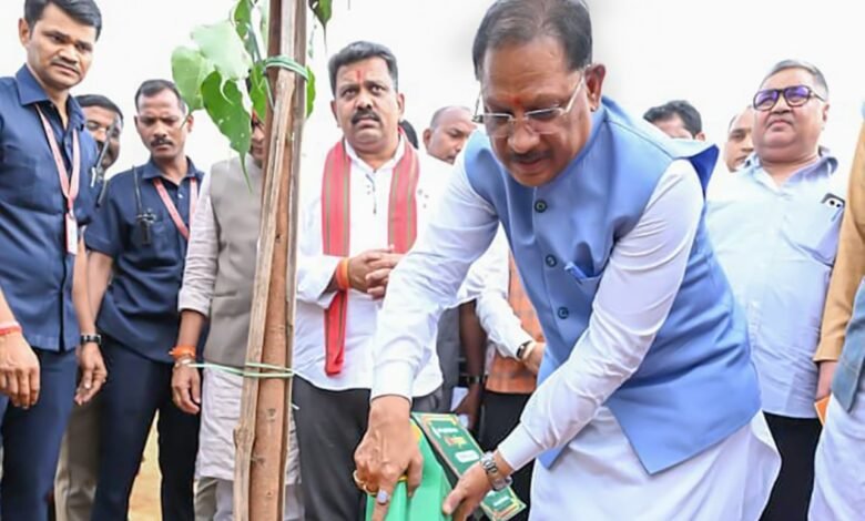 ‘पीपल फॉर पीपुल’ अभियान के तहत 15 एकड़ में लगाए गए 2500 से अधिक पीपल के पौधे ‘पीपल फॉर पीपुल’ अभियान के तहत 15 एकड़ में लगाए गए 2500 से अधिक पीपल के पौधे