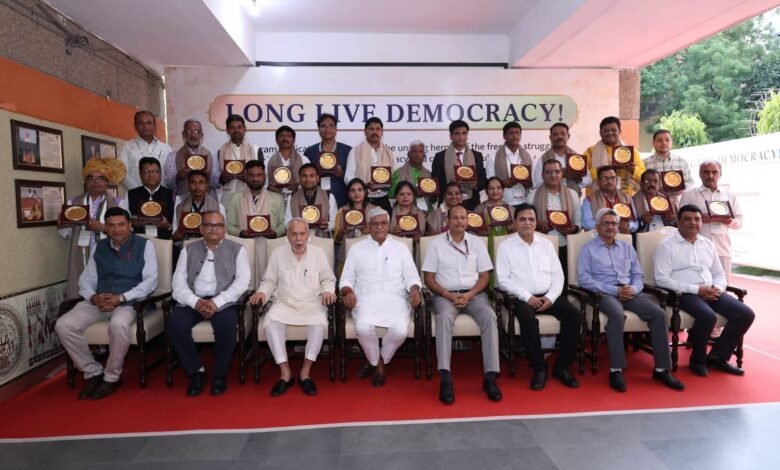 छत्तीसगढ़ के गुमनाम स्वतंत्रता सेनानियों की विरासत को डिजिटल पहचान दिलाने वाले शिक्षक पंकज सिंह राजपूत को संस्कृति मंत्रालय का राष्ट्रीय सम्मान छत्तीसगढ़ के गुमनाम स्वतंत्रता सेनानियों की विरासत को डिजिटल पहचान दिलाने वाले शिक्षक पंकज सिंह राजपूत को संस्कृति मंत्रालय का राष्ट्रीय सम्मान