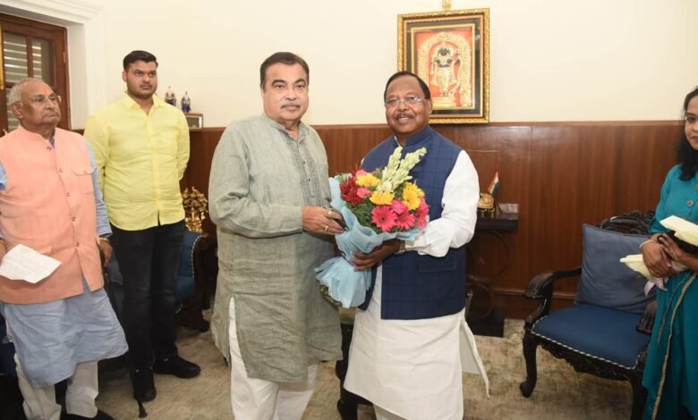 मंत्री श्री रामविचार नेताम ने केंद्रीय परिवहन मंत्री श्री नितिन गडकरी से दिल्ली में की सौजन्य मुलाकात मंत्री श्री रामविचार नेताम ने केंद्रीय परिवहन मंत्री श्री नितिन गडकरी से दिल्ली में की सौजन्य मुलाकात