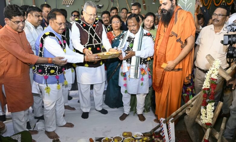 मुख्यमंत्री श्री विष्णु देव साय ने कृषि औजारों और गौवंश की पूजा कर प्रदेश की सुख-समृद्धि, अच्छी वर्षा और भरपूर फसल की कामना की मुख्यमंत्री श्री विष्णु देव साय ने कृषि औजारों और गौवंश की पूजा कर प्रदेश की सुख-समृद्धि, अच्छी वर्षा और भरपूर फसल की कामना की