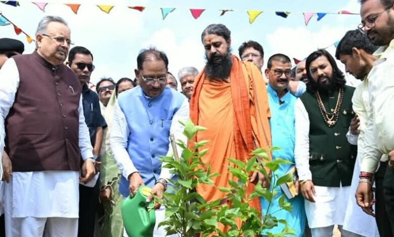 पौधरोपण से दिया प्रकृति संरक्षण का संदेश : मुख्यमंत्री श्री विष्णुदेव साय और विधानसभा अध्यक्ष डॉ. रमन सिंह ने लगाया पारिजात का पौधा पौधरोपण से दिया प्रकृति संरक्षण का संदेश : मुख्यमंत्री श्री विष्णुदेव साय और विधानसभा अध्यक्ष डॉ. रमन सिंह ने लगाया पारिजात का पौधा