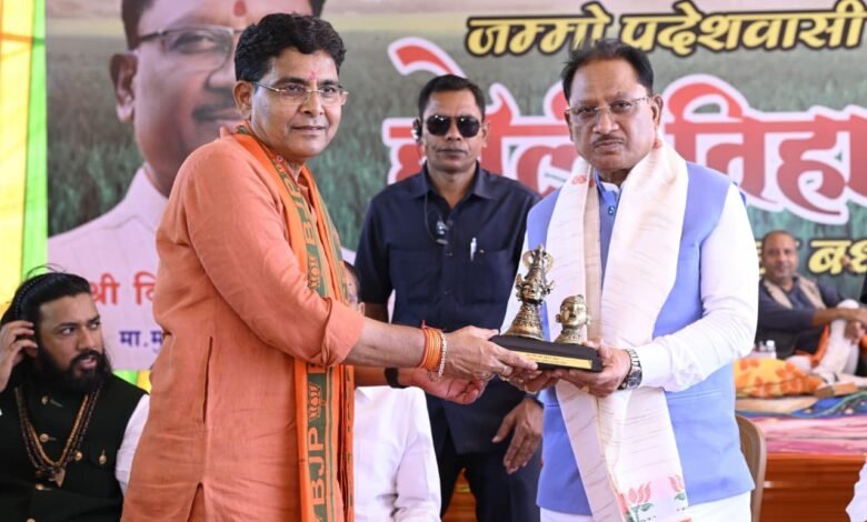 किसानों की समृद्धि से ही समृद्ध होगा छत्तीसगढ़ : मुख्यमंत्री श्री विष्णु देव साय किसानों की समृद्धि से ही समृद्ध होगा छत्तीसगढ़ : मुख्यमंत्री श्री विष्णु देव साय