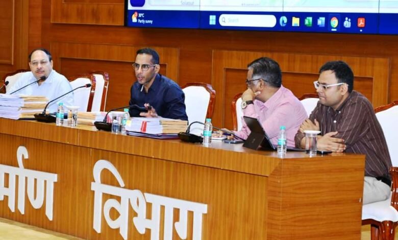 लोक निर्माण विभाग के सचिव ने सड़क एवं भवन निर्माण कार्यों की प्रगति की समीक्षा की लोक निर्माण विभाग के सचिव ने सड़क एवं भवन निर्माण कार्यों की प्रगति की समीक्षा की