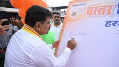 श्यामगिरी में शहीद पूर्व विधायक स्व. श्री भीमा मंडावी को उप मुख्यमंत्री श्री विजय शर्मा और वन मंत्री श्री केदार कश्यप ने दी श्रद्धांजलि
