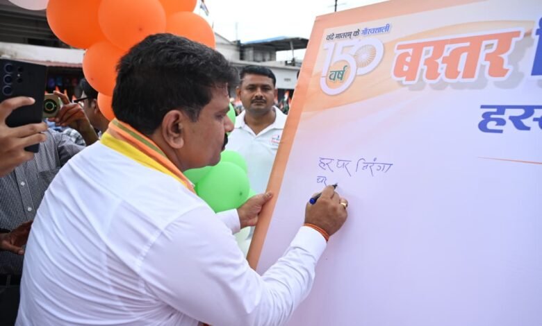 श्यामगिरी में शहीद पूर्व विधायक स्व. श्री भीमा मंडावी को उप मुख्यमंत्री श्री विजय शर्मा और वन मंत्री श्री केदार कश्यप ने दी श्रद्धांजलि