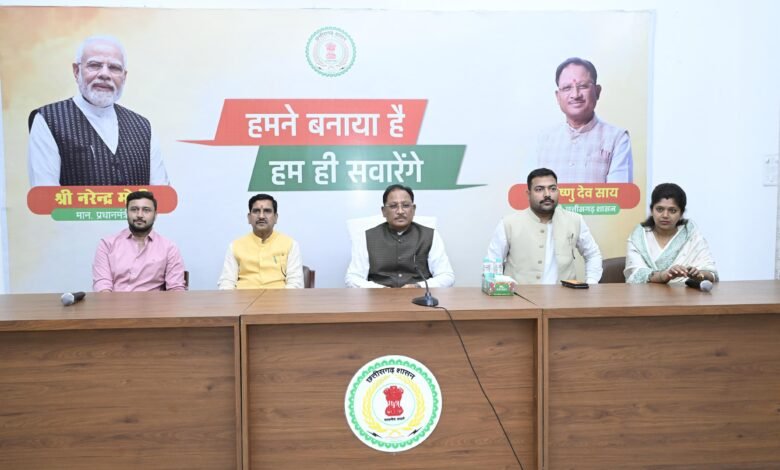 मुख्यमंत्री श्री विष्णुदेव साय से सरगुजा के ग्रामीण अंचलों से शैक्षणिक भ्रमण पर आए मेधावी विद्यार्थियों ने की सौजन्य मुलाकात
