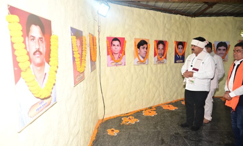 झीरम पहुंच उप मुख्यमंत्री श्री विजय शर्मा ने शहीदों को दी श्रद्धांजलि