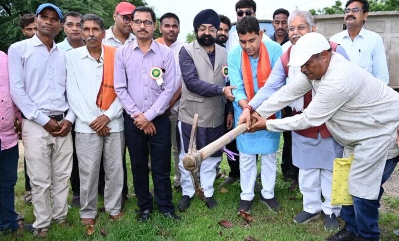 ​भौतिक प्रगति के साथ अपनी समृद्ध परंपरा और मानवीय मूल्यों को सहेजकर रखना ही सच्चा विकास- मंत्री श्री टंक राम वर्मा