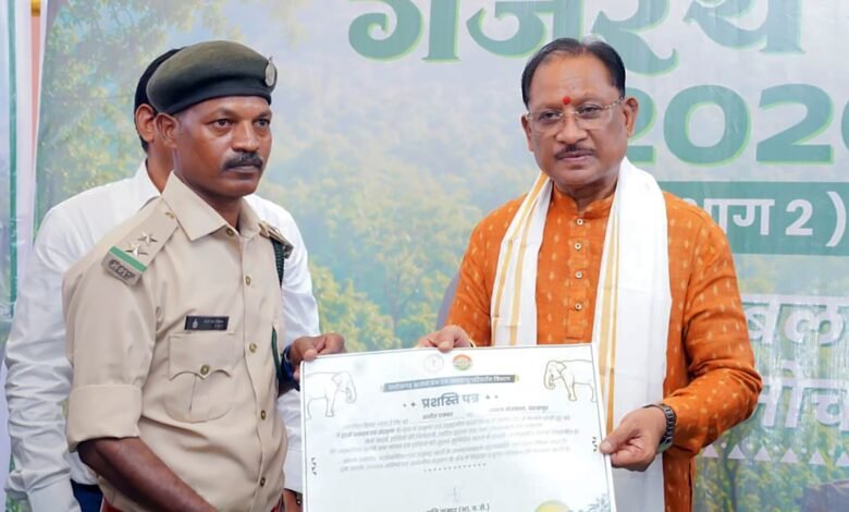 मुख्यमंत्री श्री विष्णुदेव साय ने ‘गजरथ यात्रा’ पुस्तक का किया विमोचन