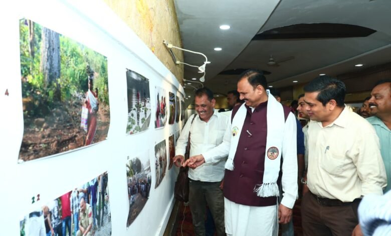 तस्वीरों में उतरा छत्तीसगढ़,  फोटो जर्नलिस्टों का हुआ सम्मान