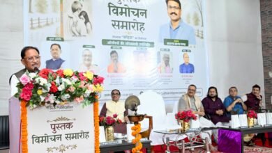 मुख्यमंत्री ने युवा साहित्यकार श्री करुणा सागर पण्डा के उपन्यास ‘कोहरा’ का किया विमोचन