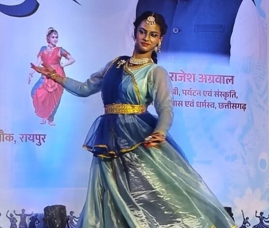 घुमड़ते बादलों के बीच मुक्ताकाशी मंच पर साकार हुआ ‘पावस प्रसंग’