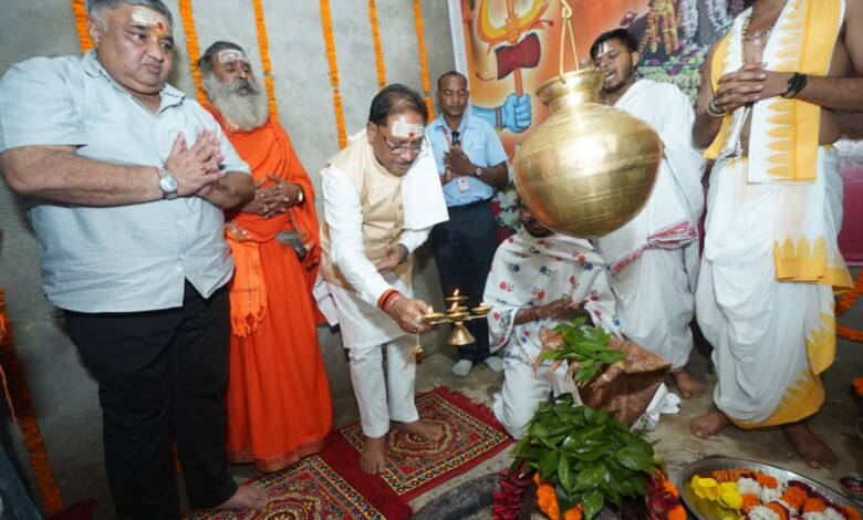 मुख्यमंत्री ने ग्राम कर्रा में मंगल भवन निर्माण की घोषणा की