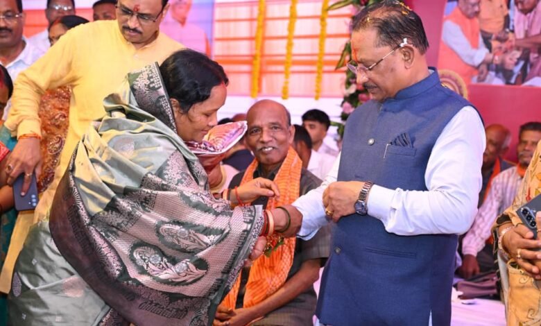 ‘विष्णु भैया’ ने बहनों के बीच केरसई को दी विकास की नई सौगातें ‘विष्णु भैया’ ने बहनों के बीच केरसई को दी विकास की नई सौगातें