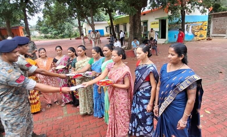 बस्तर में राखी ने बदली ‘दुश्मनी’ की परिभाषा बस्तर में राखी ने बदली ‘दुश्मनी’ की परिभाषा