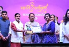 नारी शक्ति सम्मान समारोह में विभिन्न क्षेत्रों में उत्कृष्ट योगदान देने वाली महिलाओं का मुख्यमंत्री ने किया सम्मान