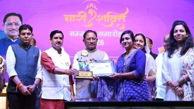 नारी शक्ति सम्मान समारोह में विभिन्न क्षेत्रों में उत्कृष्ट योगदान देने वाली महिलाओं का मुख्यमंत्री ने किया सम्मान